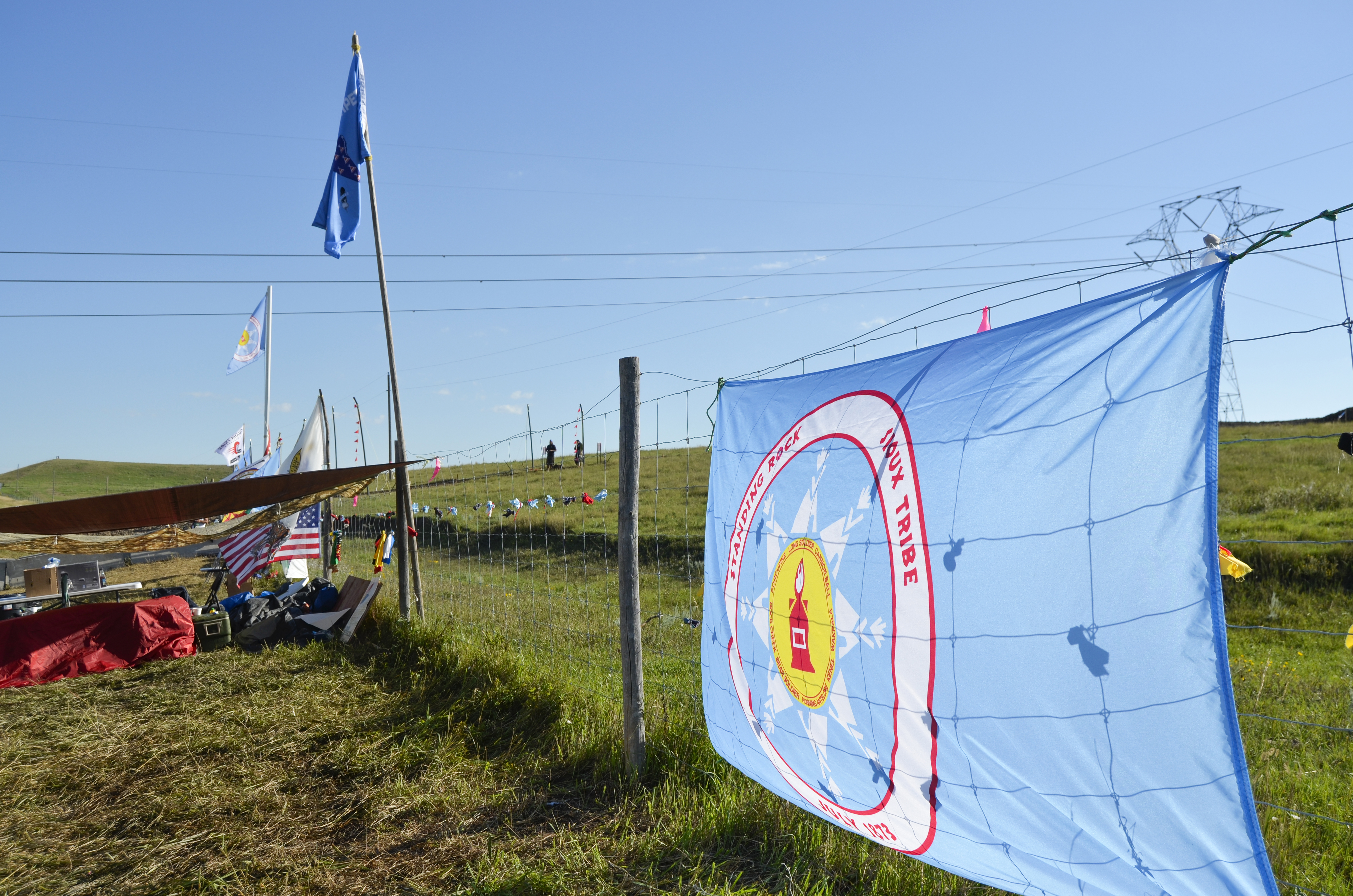 DAPL_Sept16_Construction-Site-Sioux-Flag_ASisk_print